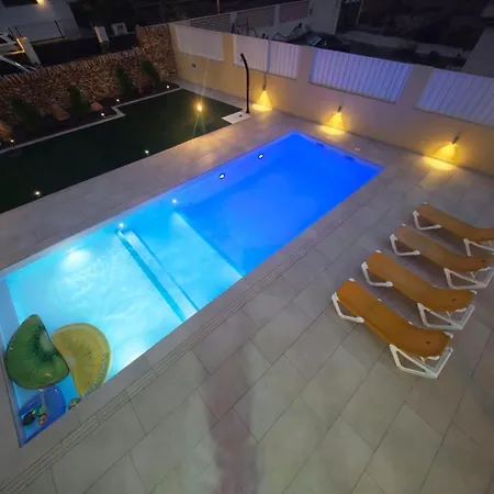 Espacio Con Piscina, ゲストハウス ラハレス