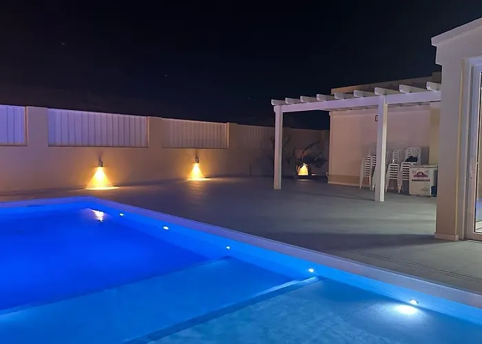 Espacio Con Piscina, 3*